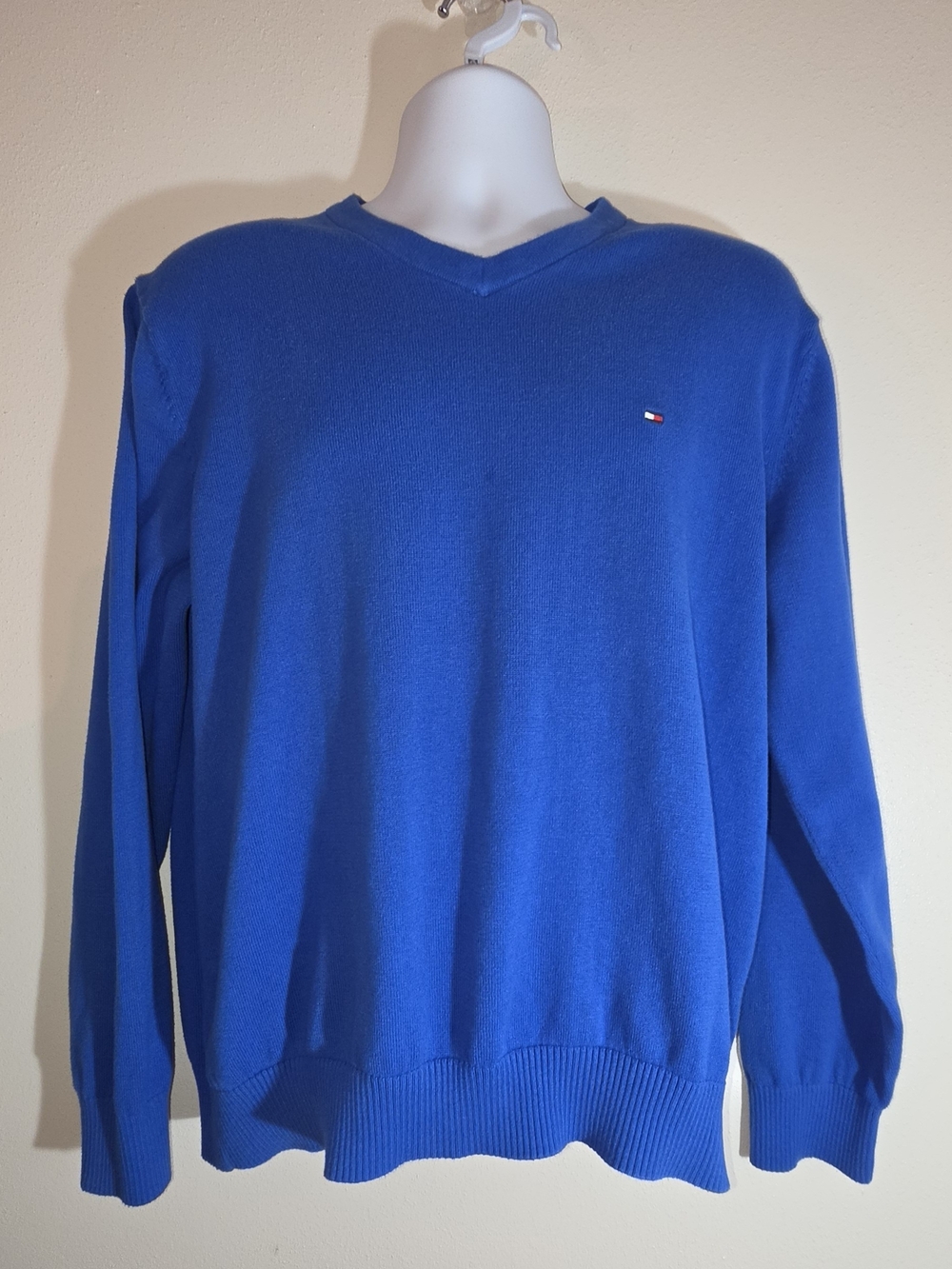 Tommy Hilfiger Men's Blue V-Neck Sweater